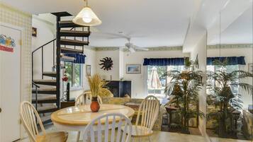 Townhome, 2 Bedrooms | Dining