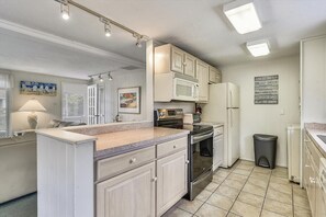 House, 5 Bedrooms | Private kitchen - San Simeon East 8 S. 7th St. by Long & Foster (Bethany Beach)