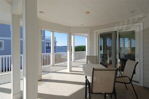 Maison, plusieurs lits | Balcon