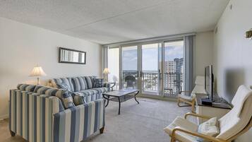 Townhome, 2 Bedrooms | Living room