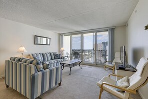 Living room - Sea Pines Village 18 by Long & Foster (Bethany Beach)