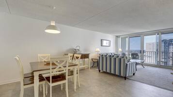 Townhome, 2 Bedrooms | Living room