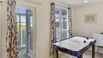 Townhome, 5 Bedrooms | Interior