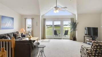 Townhome, 5 Bedrooms | Living room