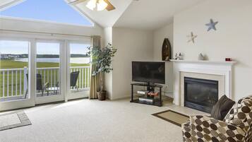 Townhome, 5 Bedrooms | Living room