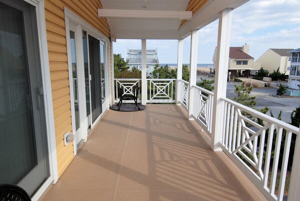 House, 6 Bedrooms | Balcony