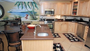 House, 6 Bedrooms | Private kitchen
