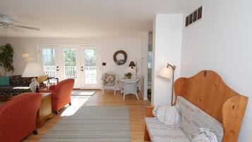 House, 4 Bedrooms | Living room