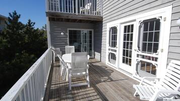 House, 4 Bedrooms | Balcony