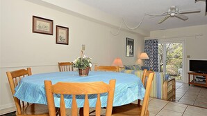 Maison mitoyenne, 2 chambres | Restauration