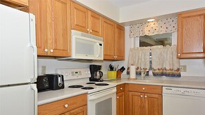 Maison mitoyenne, 2 chambres | Cuisine privée
