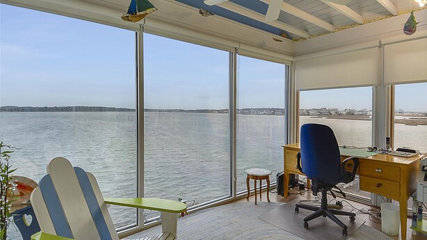 Pientalo, 4 makuuhuonetta | Business center omassa huoneessa