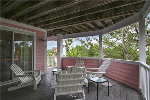 House, 5 Bedrooms | Balcony