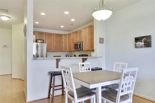 Condo, 3 Bedrooms | Dining