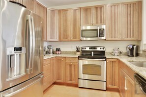 Condo, 3 Bedrooms | Private kitchen