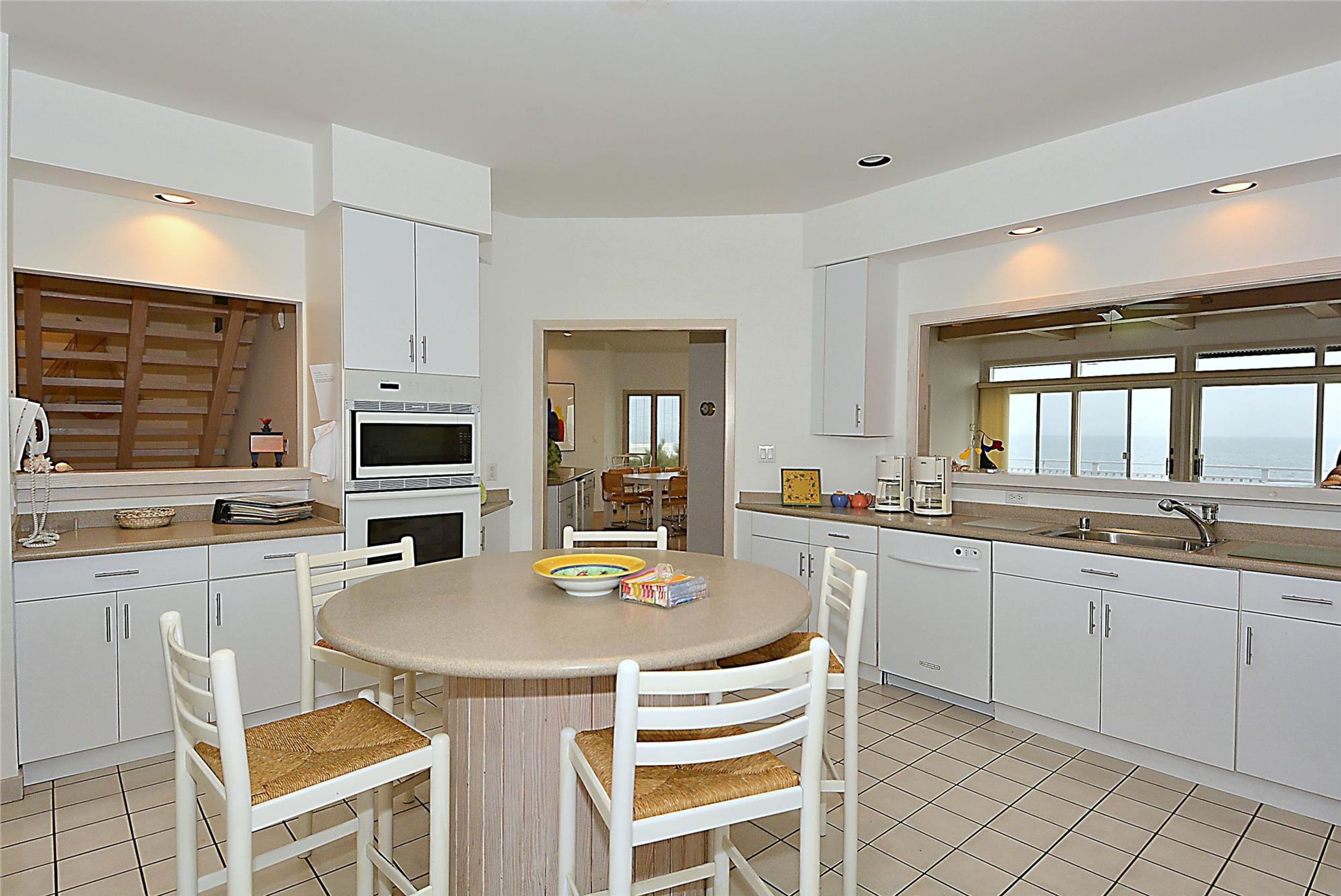 House, 5 Bedrooms | Private kitchen