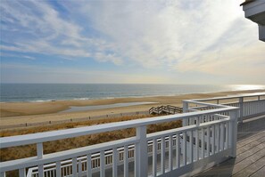 House, 5 Bedrooms | Balcony