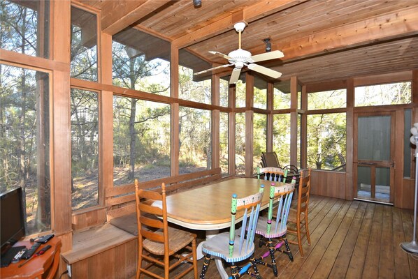 House, 4 Bedrooms | Private kitchen