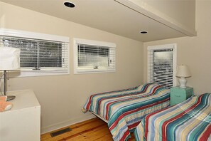 4 bedrooms, individually decorated, individually furnished, bed sheets - 16 Robins Lane North Shores by Long & Foster (Rehoboth Beach)
