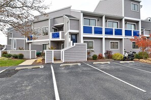 Condo, 2 Bedrooms | Exterior