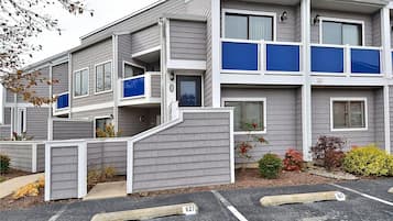 Condo, 2 Bedrooms | Exterior