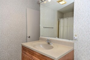 Townhome, 4 Bedrooms | Bathroom | Towels