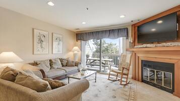 Townhouse, 4 kamar tidur | Ruang keluarga