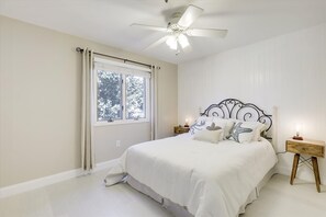 Townhome, 4 Bedrooms | 4 bedrooms, individually decorated, individually furnished, bed sheets