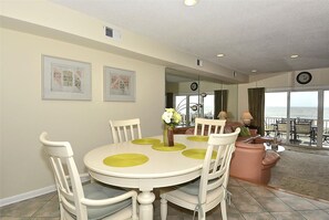 Townhome, 3 Bedrooms | Dining