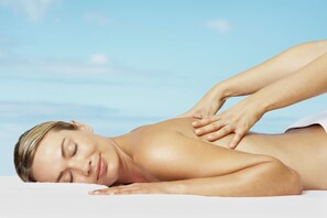 Sauna, soins d'aromathérapie, massages des tissus profonds