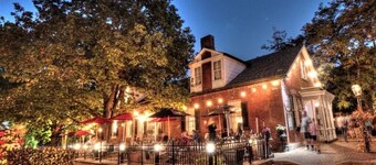 The St. Charles Guest House, lovely historic home, fun for families and groups