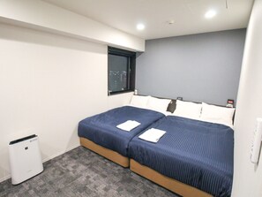 Desk, free WiFi, bed sheets - HOTEL LiVEMAX Nagoya Kanayama (Nagoya)