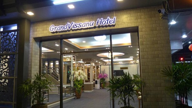 The GrandVissanu Hotel entrance with a modern design, glass doors, and indoor plants. - Grand Visanu Hotel (Nakhon Sawan)