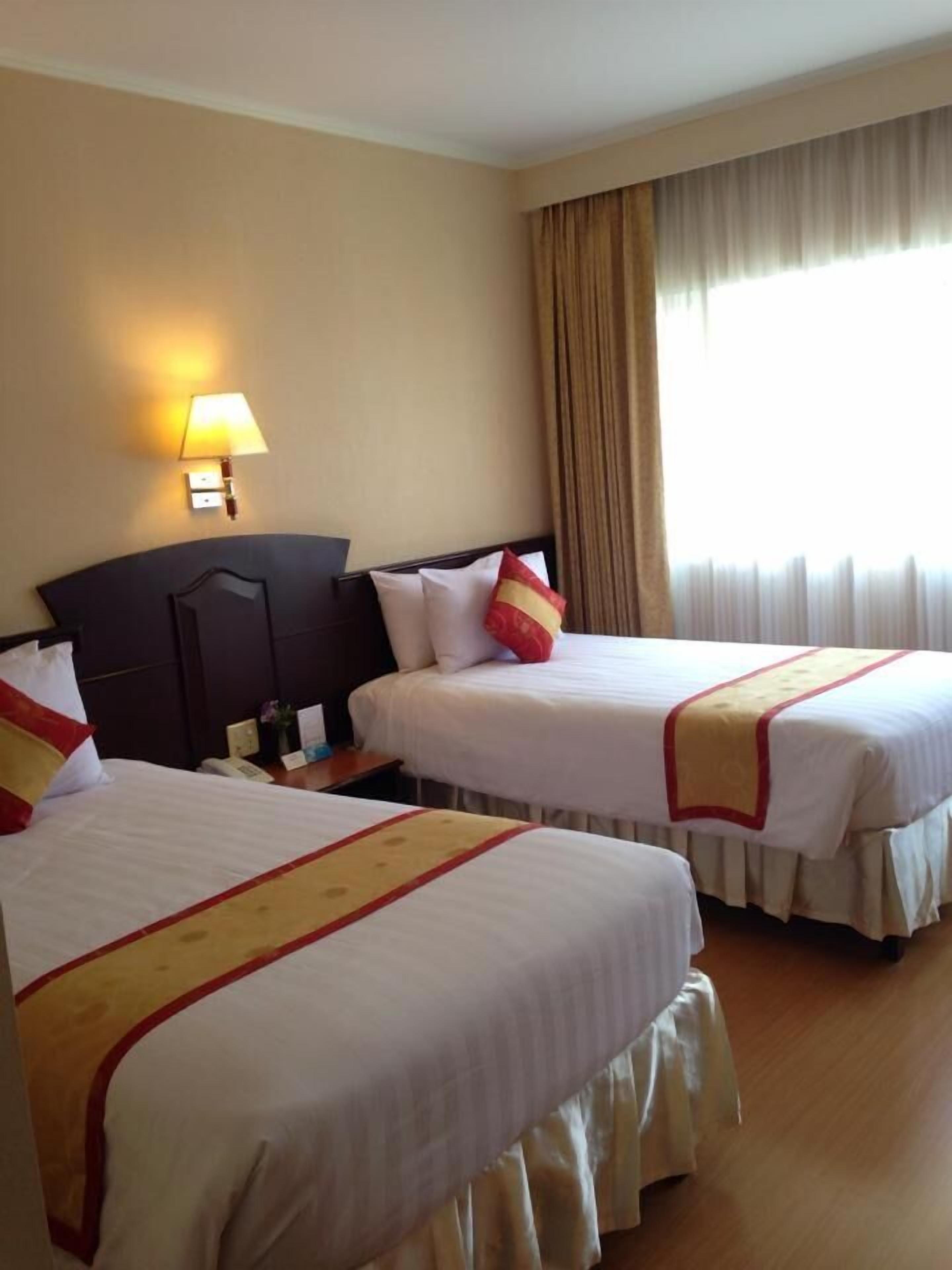 Desk, blackout curtains, free WiFi