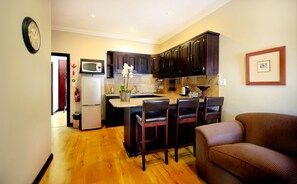 Breakfast, lunch, dinner served; local and international cuisine - InnJoy Boutique Hotel (Centurion)