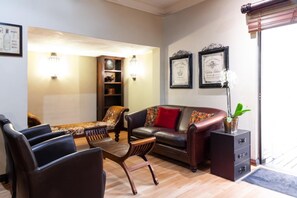 Téléviseur à écran plat de 32 po avec télévision par satellite