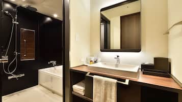 Deluxe Twin Room | Bathroom | Free toiletries, hair dryer, slippers, electronic bidet