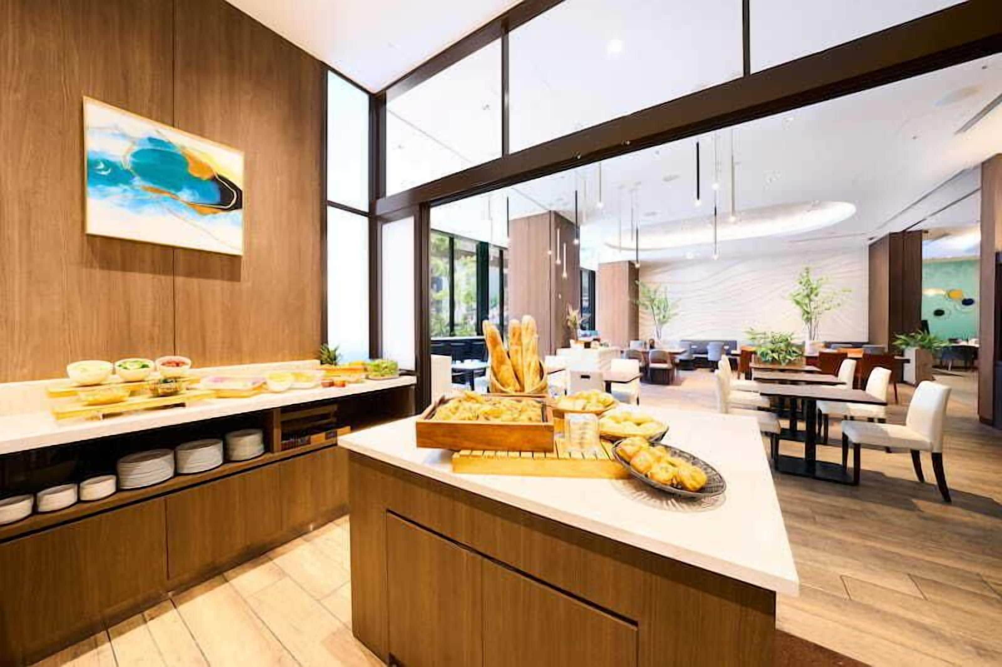 daily buffet breakfast (jpy 1980 per person)