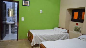 2 bedrooms, iron/ironing board, WiFi