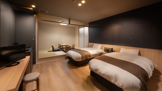 A modern hotel room with two beds, a desk, and a TV. - Connect Inn Shichijokamogawa (Kyoto)