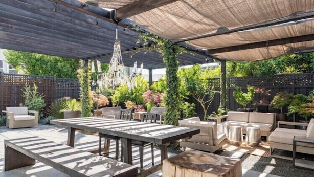 Outdoor dining - Unique & Chic Apartment with Spectacular Outside Living Room (SF)