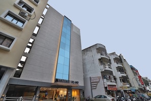 Exterior - Hotel Le Grand (Surat)