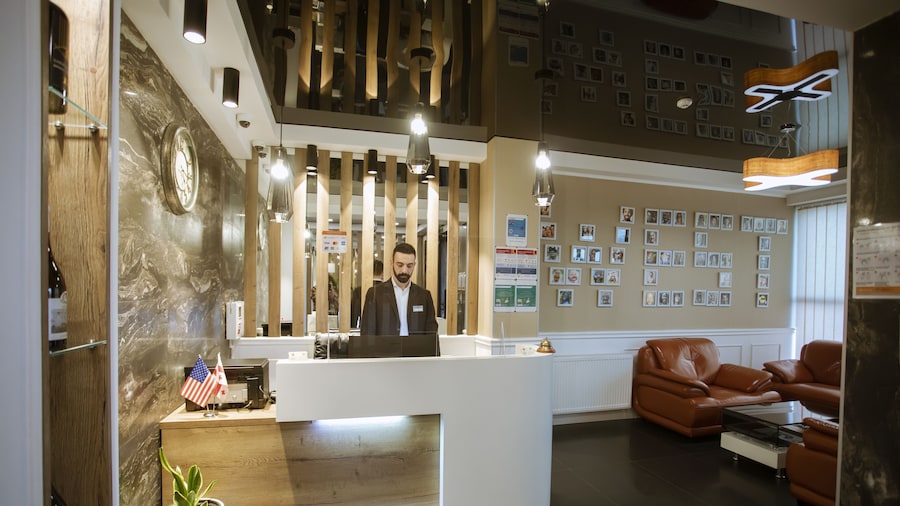 Hotel West
