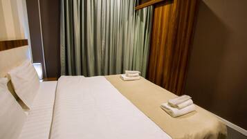 3 dormitorios, ropa de cama de alta calidad, caja fuerte y escritorio