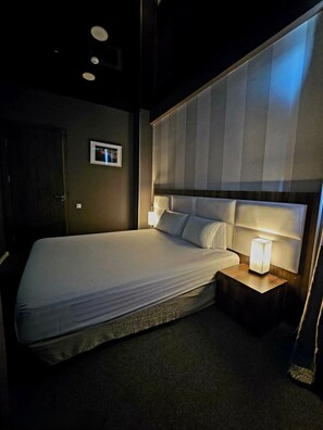 豪華套房 | 高級寢具、房內夾萬、書桌、手提電腦工作空間