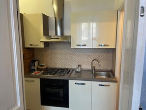 Fridge, oven, coffee/tea maker, cookware/dishes/utensils