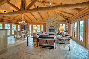 Smart TV, fireplace, ping pong, stereo