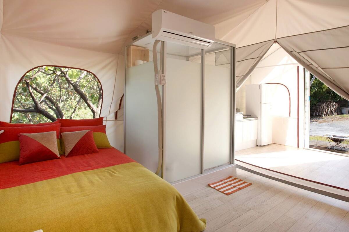 Telt (Glamping) | Blendingsgardiner, wi-fi (inkludert) og individuelt dekorert