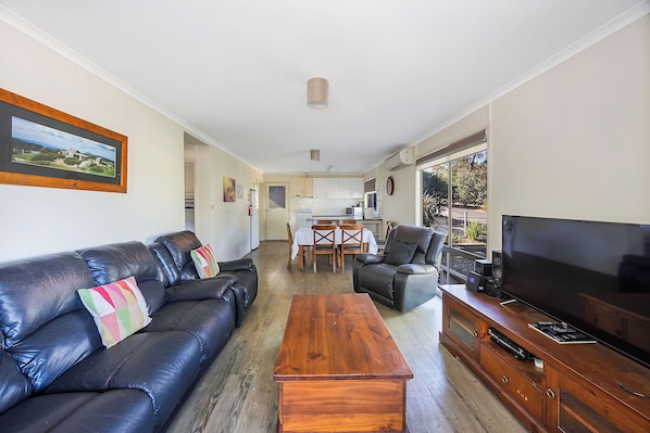 Superior Cabin - Sleeps 5 | Living area | 28-inch TV with digital channels - Reflections Burrinjuck Waters - Holiday Park (Burrinjuck)
