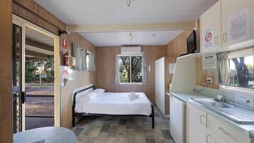 Cabana econòmica (Sleeps 6 - No bathroom) | 2 dormitoris i roba de llit